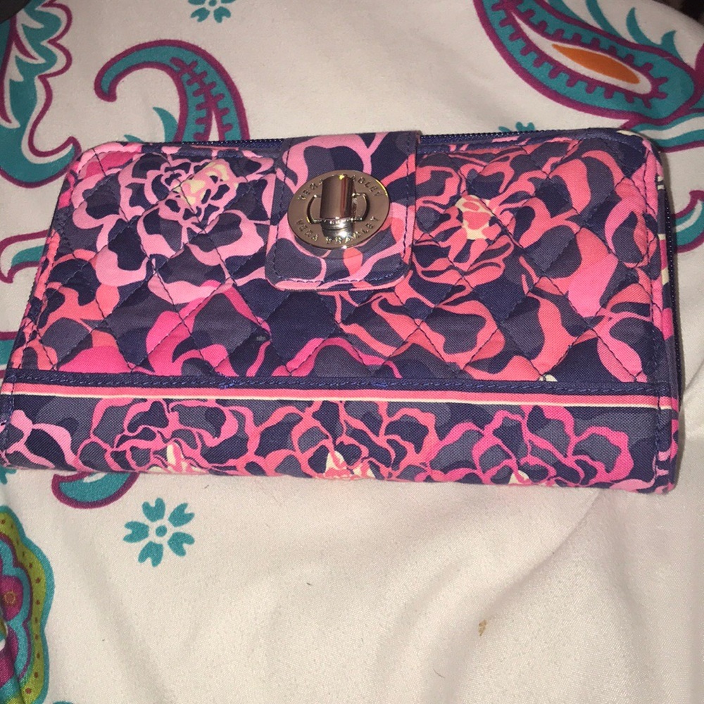 🎀Vera Bradley Turn Lock Wallet🎀